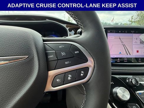 Used 2024 Chrysler Pacifica Limited FWD image 14