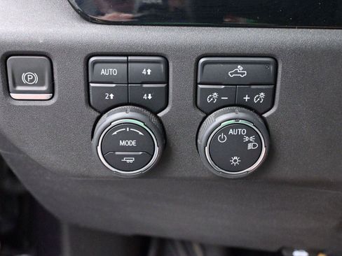 Used 2022 Chevrolet Silverado 1500 LT AWD/4WD image 20