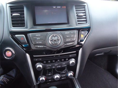 Used 2013 Nissan Pathfinder SV AWD/4WD image 26