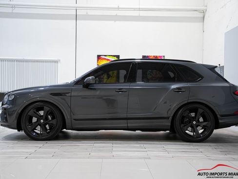 Used 2021 Bentley Bentayga AWD/4WD image 13