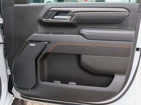 Used 2025 GMC Sierra 2500 AT4 image 15