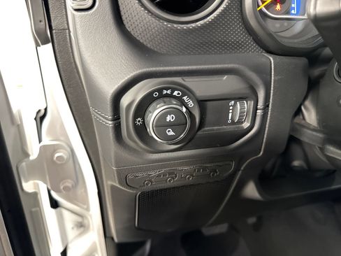 Used 2026 Jeep Gladiator Mojave AWD/4WD image 17