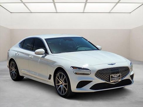 Used 2025 Genesis G70 2.5T image 1