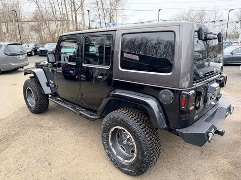 Used 2013 Jeep Wrangler Unlimited Sahara image 7