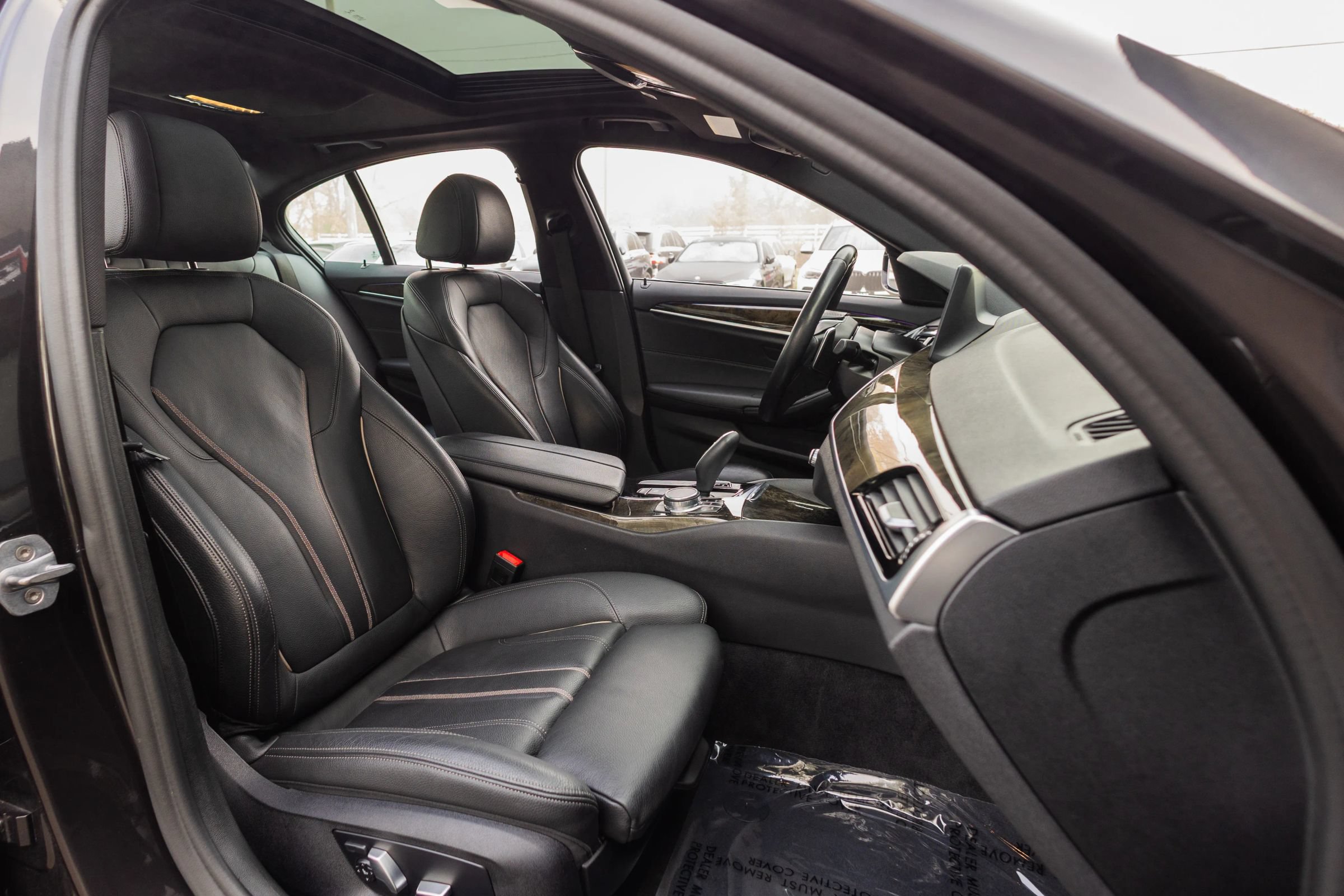 Used 2019 BMW 540i w/ Premium Package RWD image 30