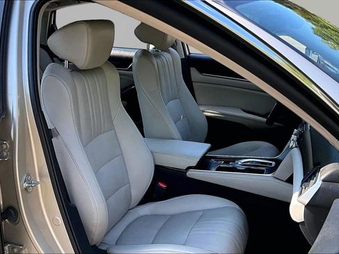 Used 2018 Honda Accord Touring image 22