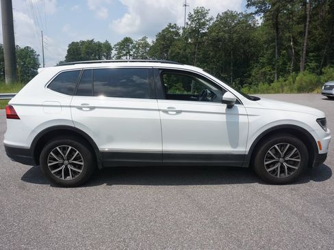 Used 2018 Volkswagen Tiguan SE w/ Panoramic Sunroof Package FWD image 19