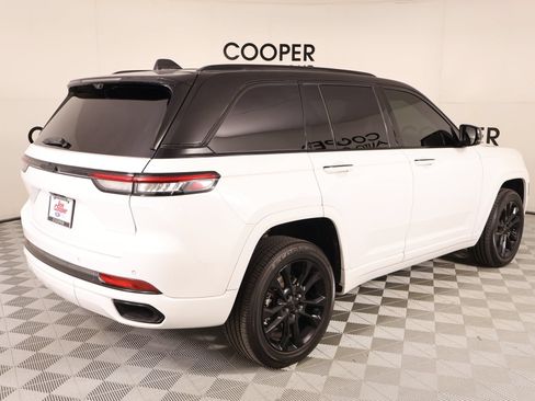 Used 2022 Jeep Grand Cherokee Overland w/ Luxury Tech Group IV RWD image 22