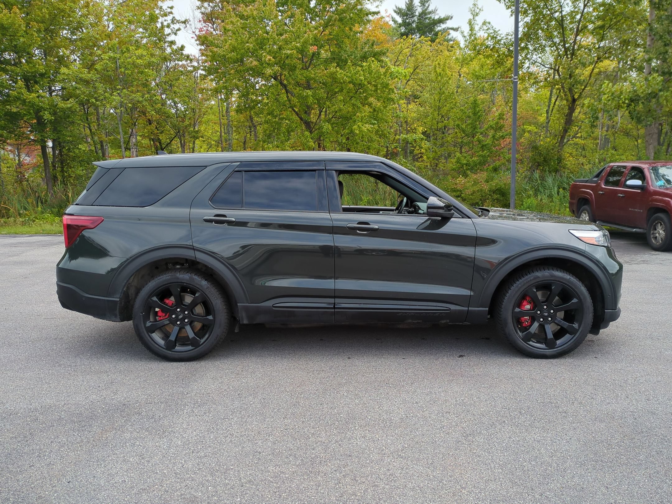 Used 2022 Ford Explorer ST w/ Equipment Group 401A AWD/4WD image 2