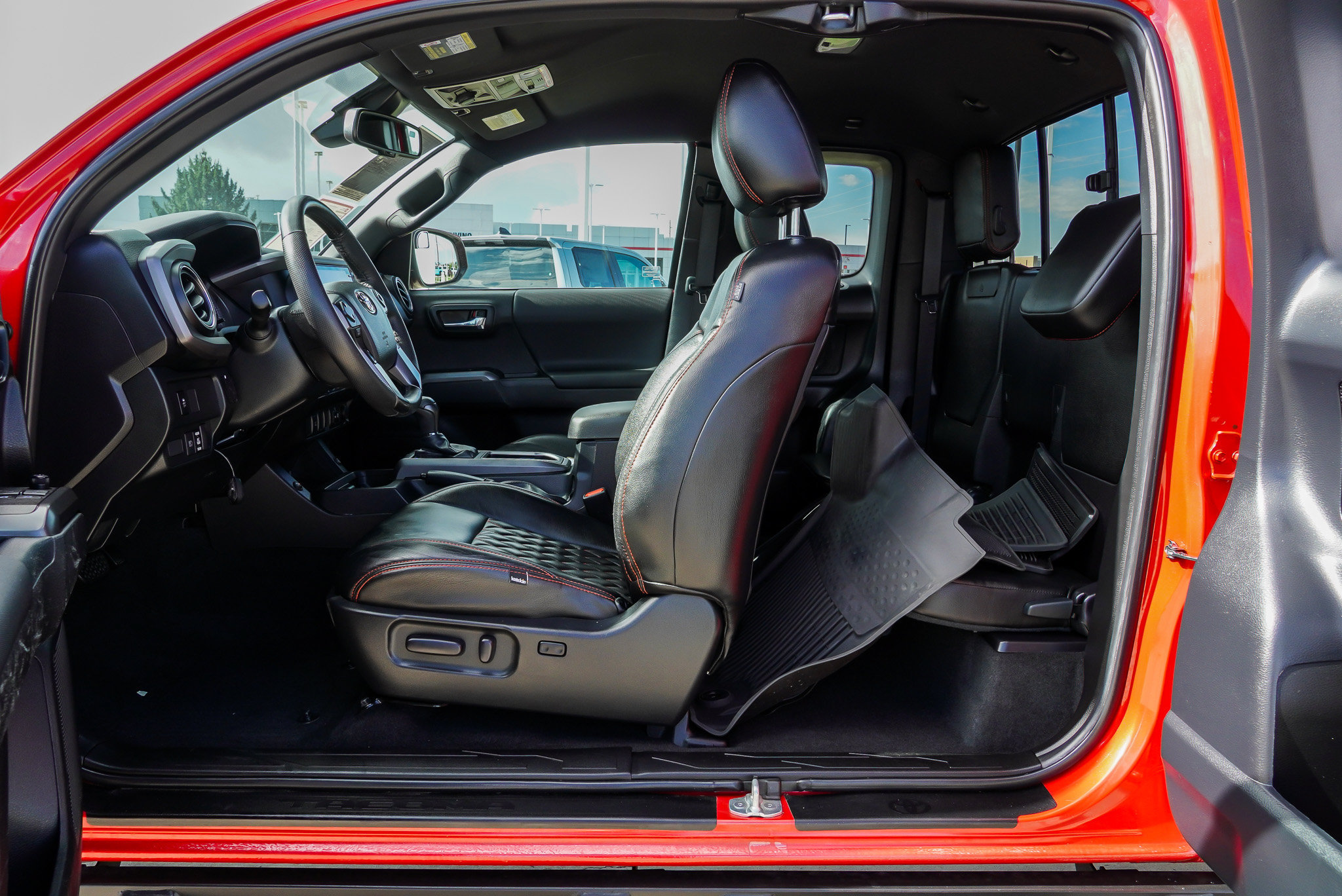 Certified 2022 Toyota Tacoma TRD Off-Road AWD/4WD image 25