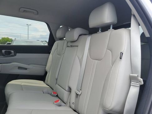 Certified 2025 Kia Sorento S FWD image 9