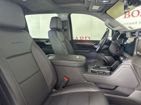 Used 2025 GMC Sierra 3500 Denali w/ Denali Reserve Package image 16