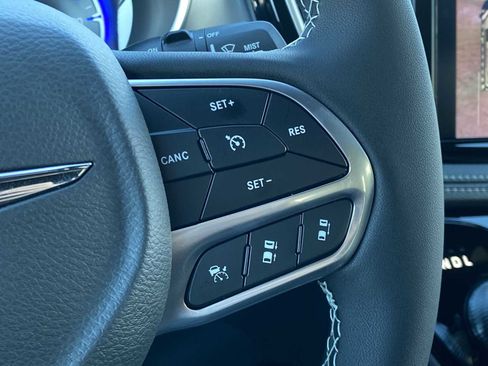 New 2026 Chrysler Pacifica Limited image 32