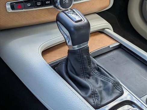 Used 2022 Volvo XC90 T6 Momentum w/ Climate Package image 12