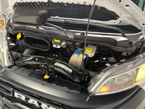 Used 2025 RAM ProMaster 2500 w/ Convenience Group FWD image 4