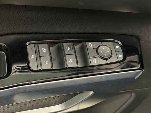 Used 2025 Nissan Pathfinder SL AWD/4WD image 24