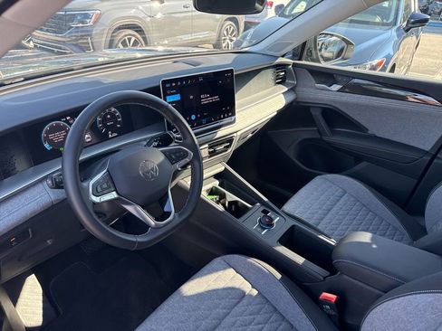 Certified 2025 Volkswagen Tiguan S FWD image 23