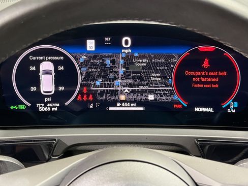 Used 2025 Porsche Cayenne image 38