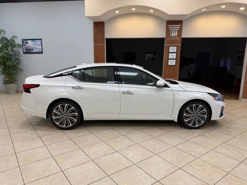 Used 2023 Nissan Altima 2.5 SL FWD image 9