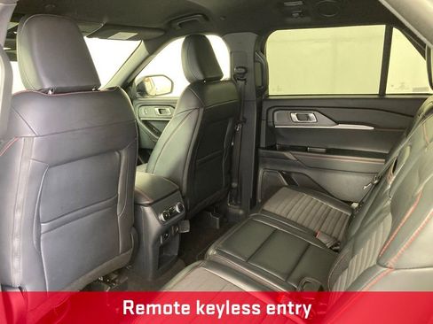 Used 2025 Ford Explorer ST-Line w/ ST-Line Street Pack AWD/4WD image 16