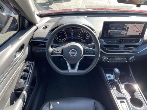 Used 2023 Nissan Altima 2.0 SR FWD image 14