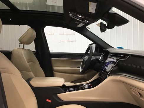 Used 2023 Jeep Grand Cherokee Limited w/ Luxury Tech Group II AWD/4WD image 23
