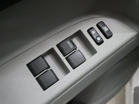 Used 2011 Toyota Highlander 2WD w/ Tech Pkg image 13