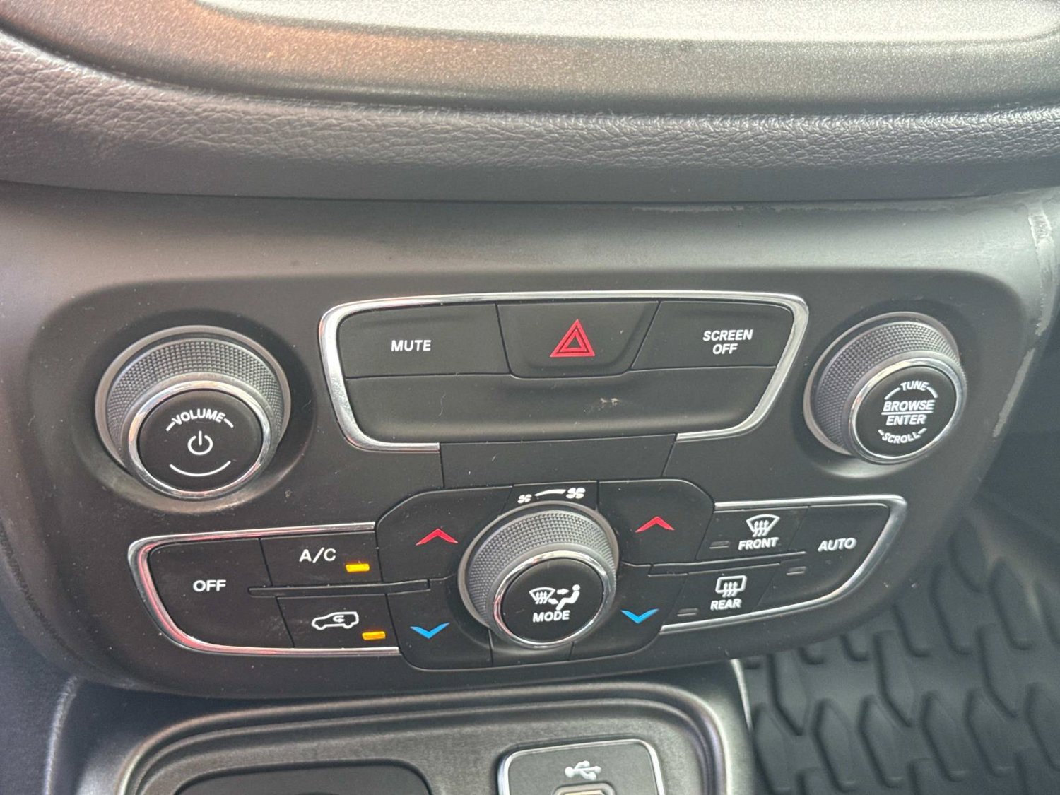 Used 2018 Jeep Compass Trailhawk w/ Cold Weather Group AWD/4WD image 36