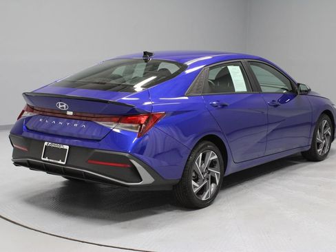 Used 2025 Hyundai Elantra Sport FWD image 10