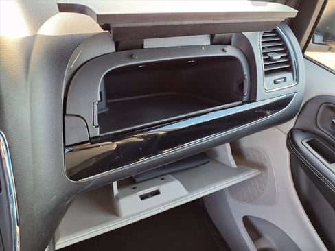 Used 2017 Dodge Grand Caravan SXT w/ Driver Convenience Group FWD image 20