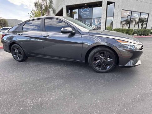 Used 2022 Hyundai Elantra SEL image 9