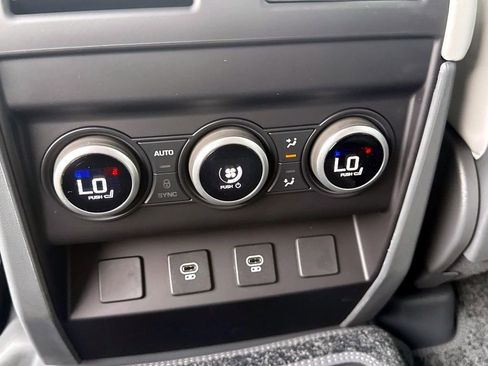 New 2025 Land Rover Defender 130 X-Dynamic SE image 15