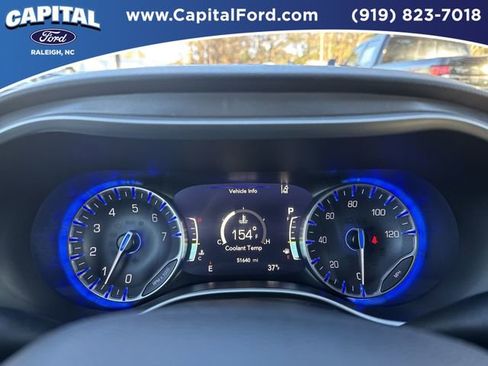 Used 2024 Chrysler Pacifica Touring-L image 23