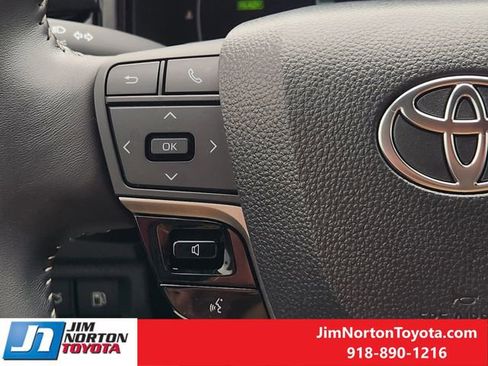 Used 2025 Toyota Camry SE w/ Convenience Package FWD image 28