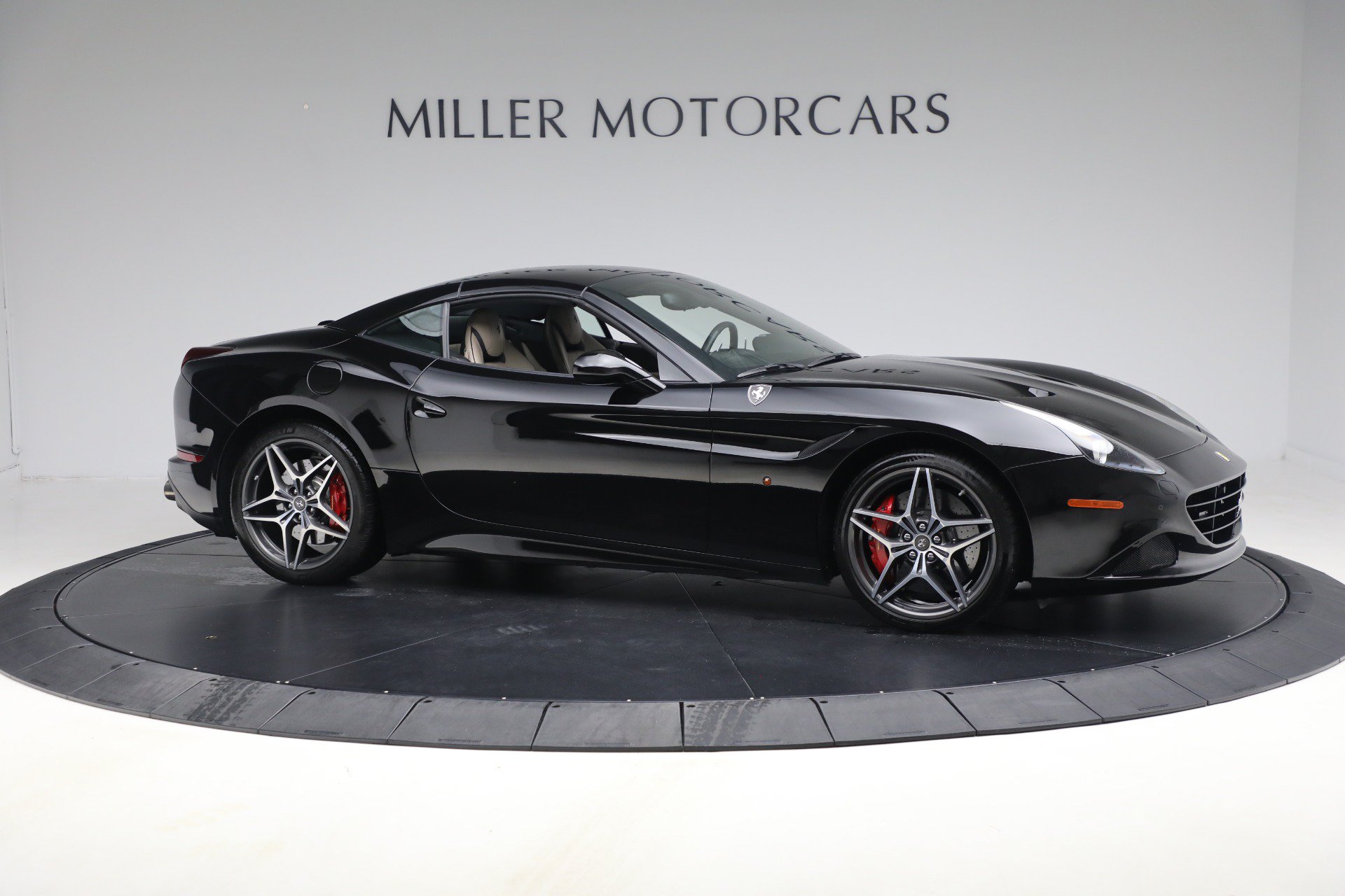Certified 2016 Ferrari California T RWD image 31