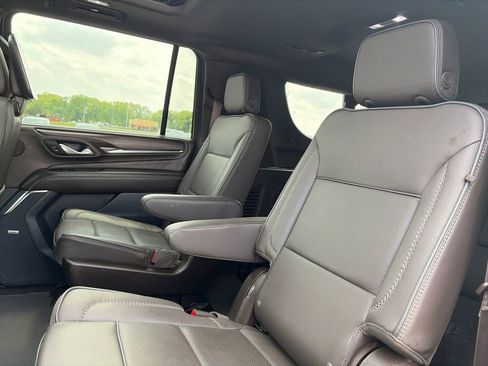 Used 2023 GMC Yukon XL Denali w/ Denali Reserve Package AWD/4WD image 39