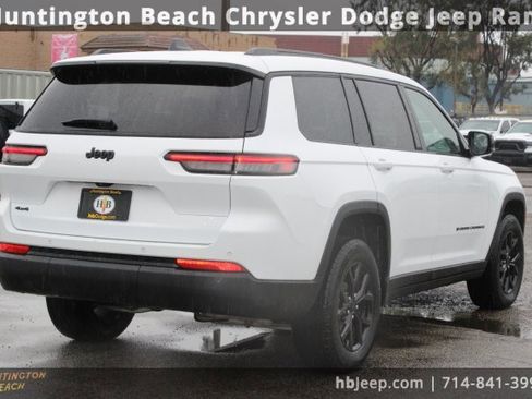 Used 2025 Jeep Grand Cherokee L Altitude image 5