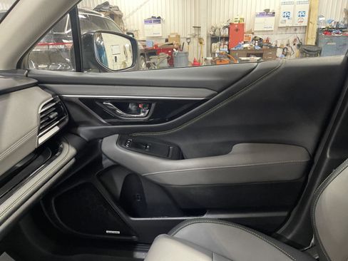 Used 2025 Subaru Outback Onyx Edition image 48