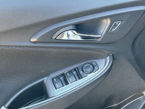 Used 2024 Chevrolet Malibu LT FWD image 2
