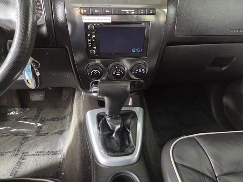 Used 2010 HUMMER H3 Alpha image 17