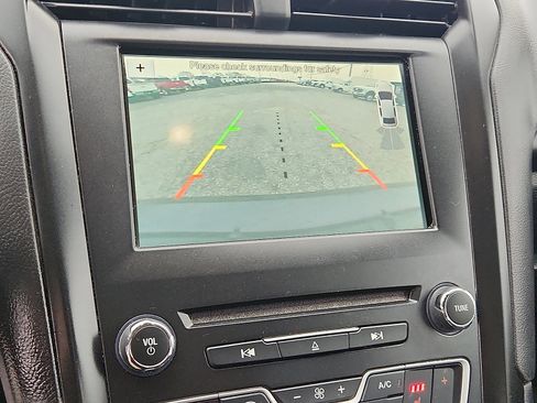 Used 2018 Ford Fusion SE w/ Equipment Group 201A image 11