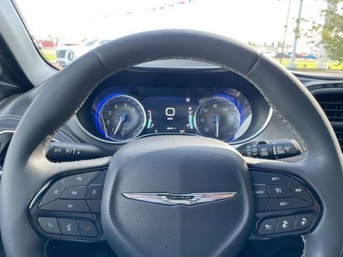 Used 2022 Chrysler Pacifica Limited w/ S Appearance Package image 24