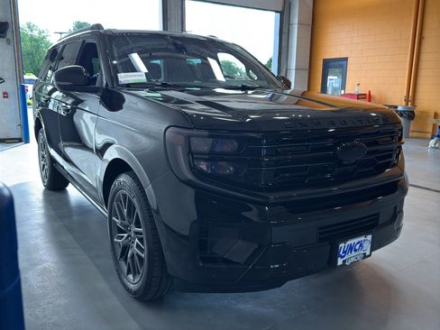Used 2025 Ford Expedition Platinum w/ Stealth Performance Package AWD/4WD image 7