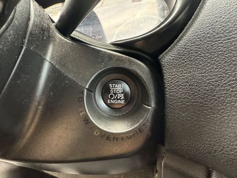 Used 2019 Jeep Renegade Altitude w/ UConnect 8.4 Nav Group FWD image 17