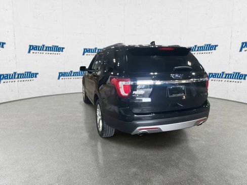 Used 2017 Ford Explorer XLT w/ Equipment Group 202A FWD image 9
