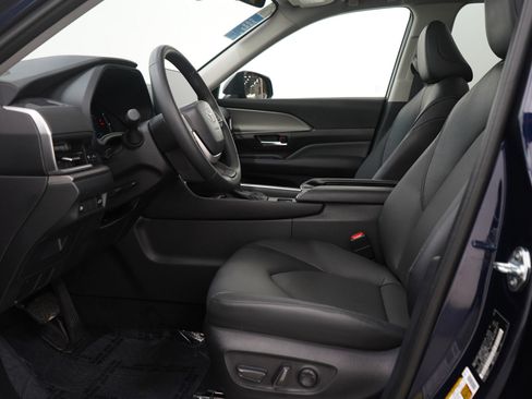 Used 2025 Toyota Grand Highlander AWD image 22