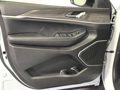 New 2026 Jeep Grand Cherokee L Limited image 8