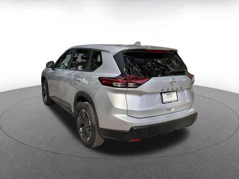 Used 2025 Nissan Rogue SV image 11