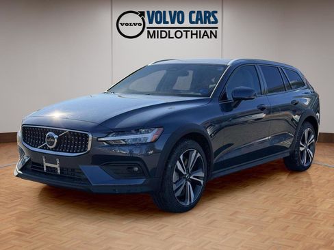 New 2026 Volvo V60 B5 Cross Country Plus w/ Protection Package Premier image 24