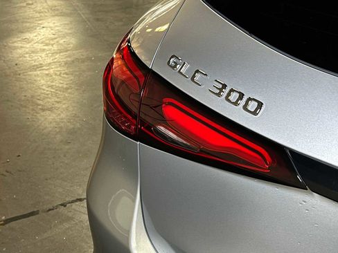 Used 2025 Mercedes-Benz GLC 300 4MATIC image 14